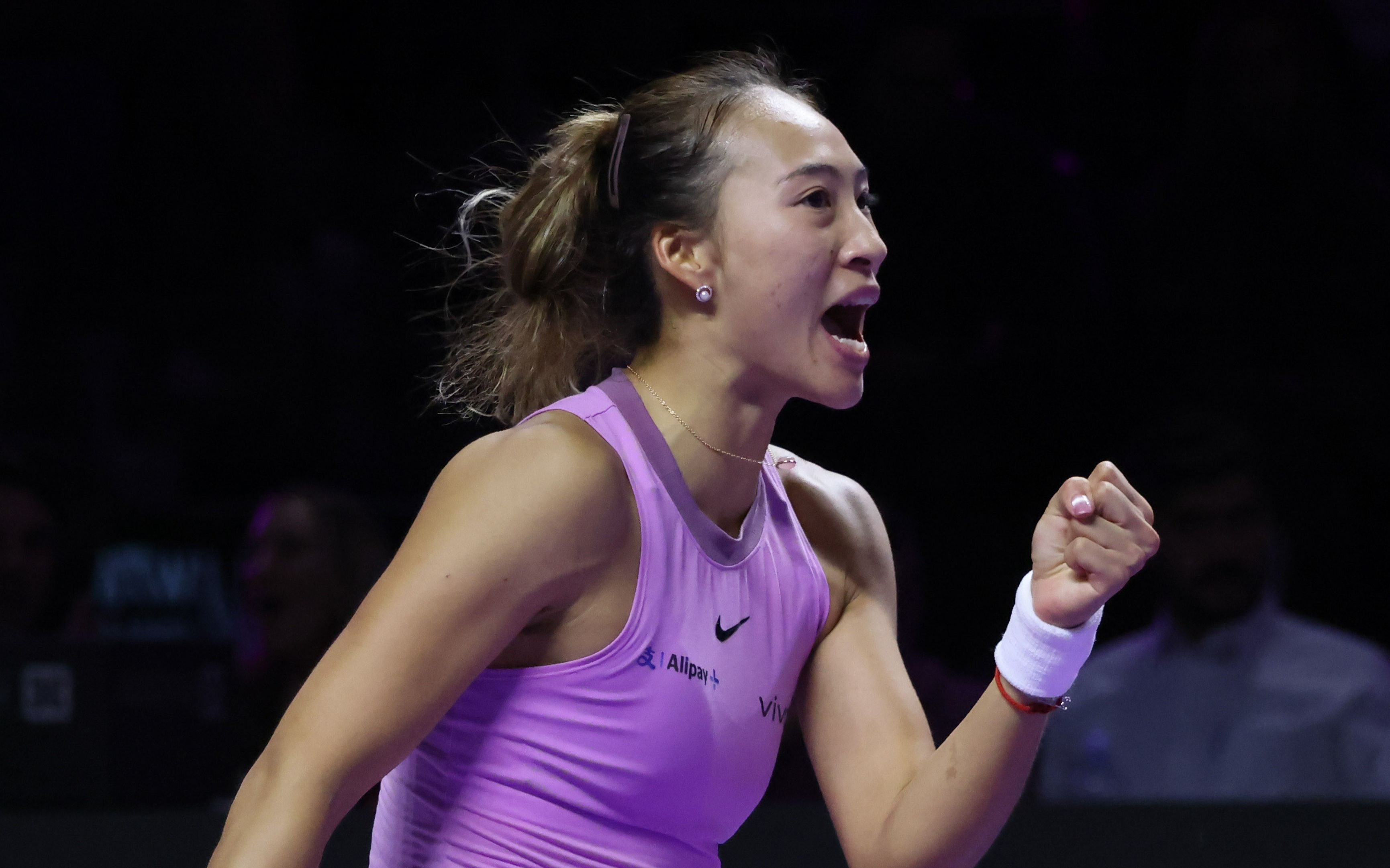 阿扎伦卡重返赛场，刷新纪录首场状态出色，FPX观众沸腾！