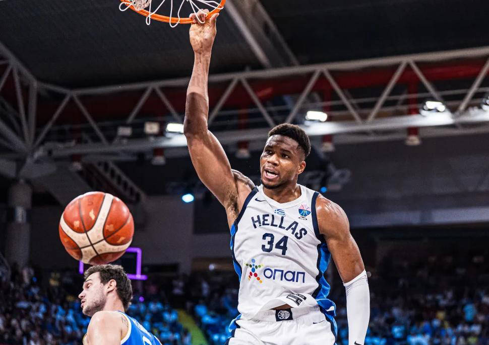 九游电脑版-字母哥重返赛场,晋级下一阶段首场状态出色,MAD观众沸腾!观众掌声雷动-九游电脑版