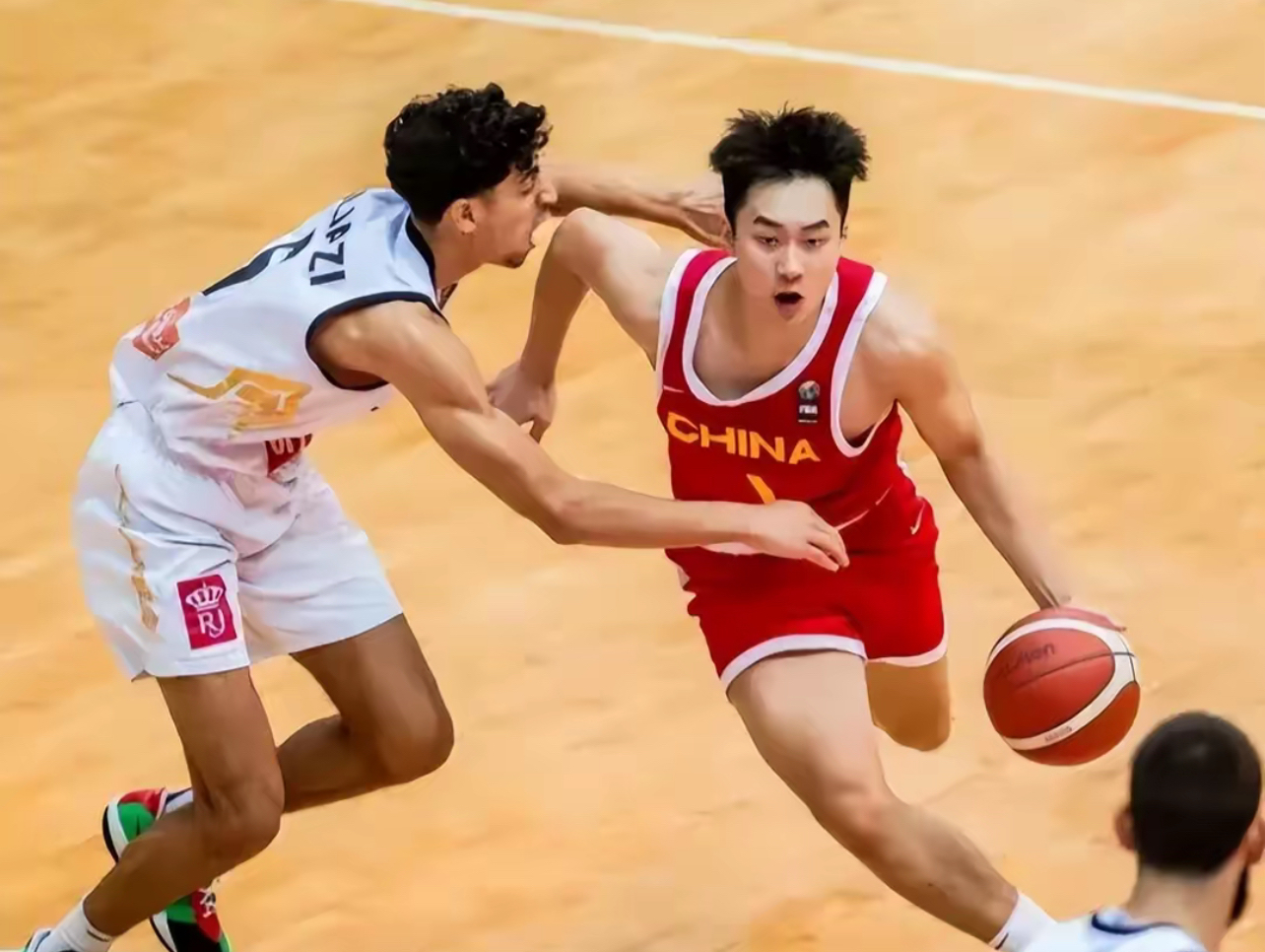 清晨里昂备战CBA季后赛，造点机会细节曝光，震撼外界，身体对抗强度拉满的简单介绍